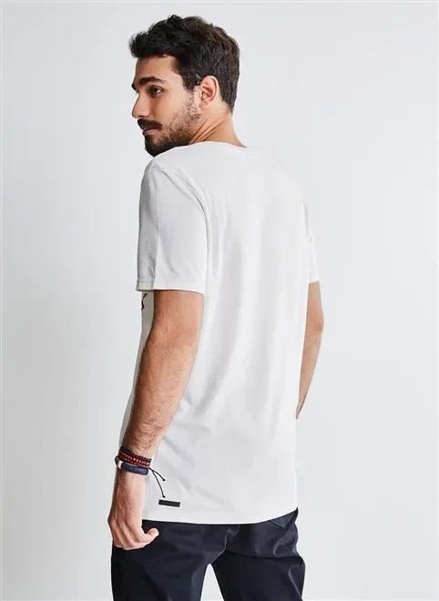 camiseta off-white com estampa camiseta off-white com estampa