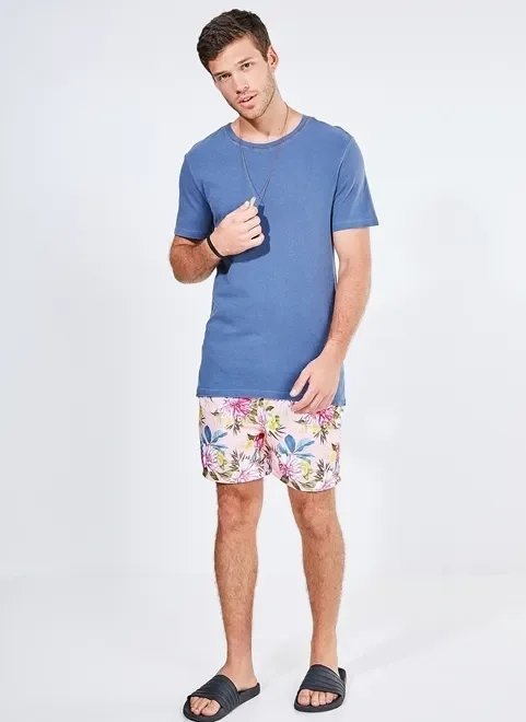 camiseta em malha piquet com detalhe na gola camiseta em malha piquet com detalhe na gola