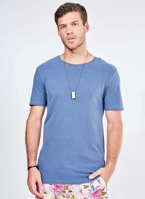 camiseta em malha piquet com detalhe na gola camiseta em malha piquet com detalhe na gola