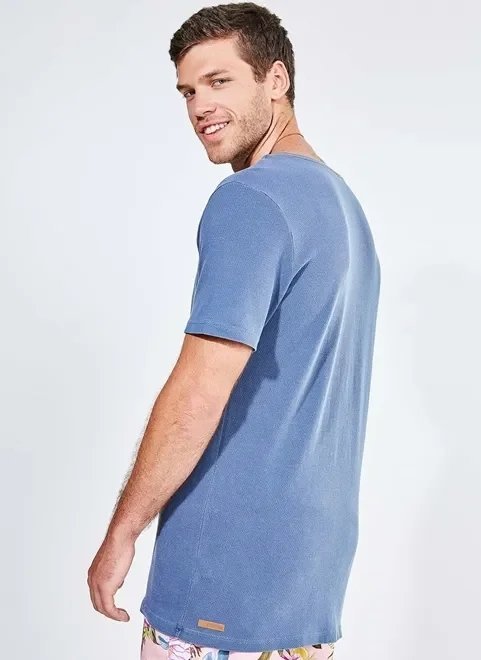 camiseta em malha piquet com detalhe na gola camiseta em malha piquet com detalhe na gola