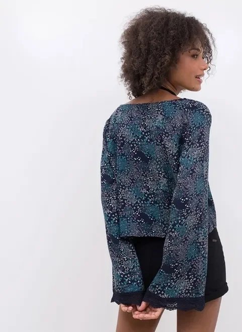 blusa azul marinho com estampa floral blusa azul marinho com estampa floral