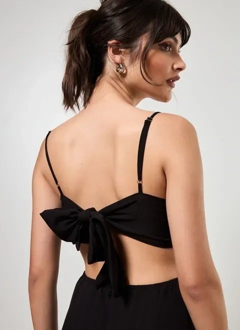 vestido longo com amarração e fenda lateral vestido longo com amarração e fenda lateral