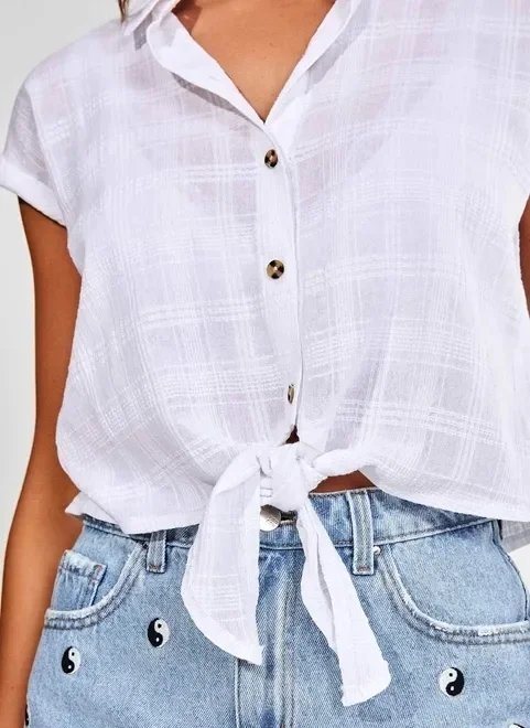 camisa off-white com nozinho camisa off-white com nozinho