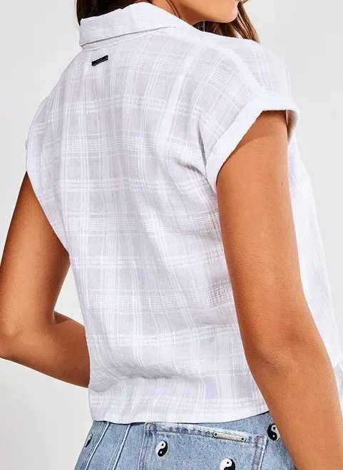 camisa off-white com nozinho camisa off-white com nozinho