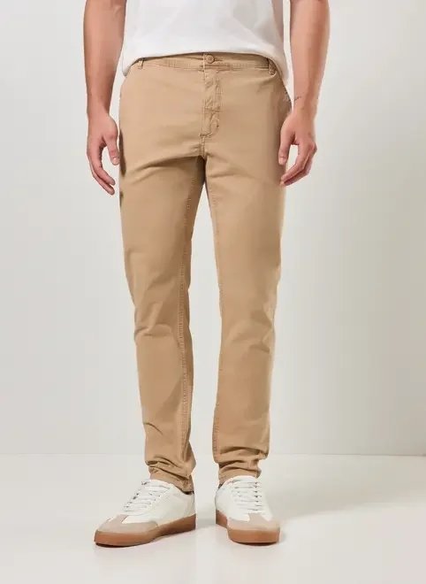 calça chino slim em sarja caqui calça chino slim em sarja caqui