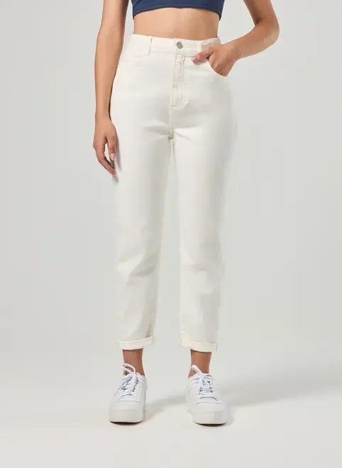 calça mom de sarja com elastano calça mom de sarja com elastano