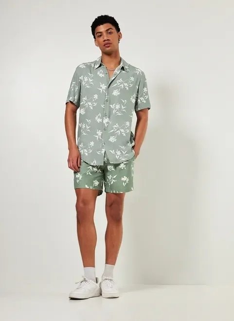 camisa verde seco com folhagens camisa verde seco com folhagens