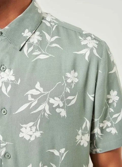 camisa verde seco com folhagens camisa verde seco com folhagens