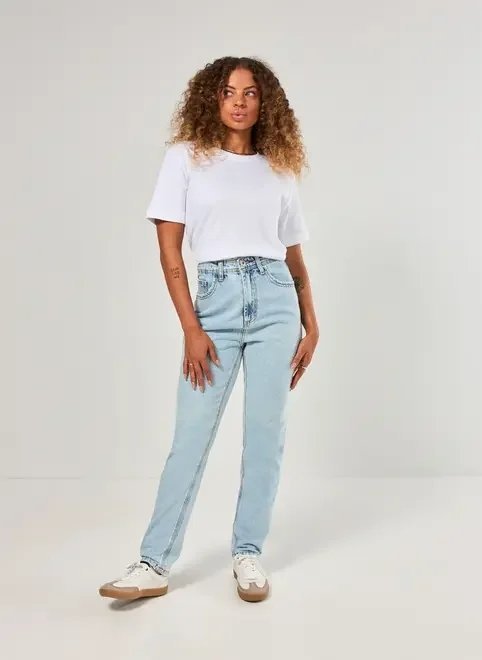 calça mom jeans de cintura alta calça mom jeans de cintura alta
