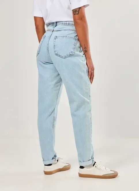 calça mom jeans de cintura alta calça mom jeans de cintura alta