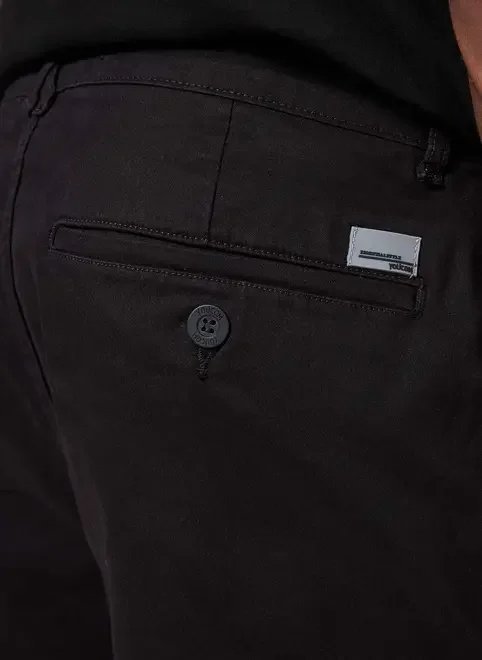 calça chino em sarja preta calça chino em sarja preta