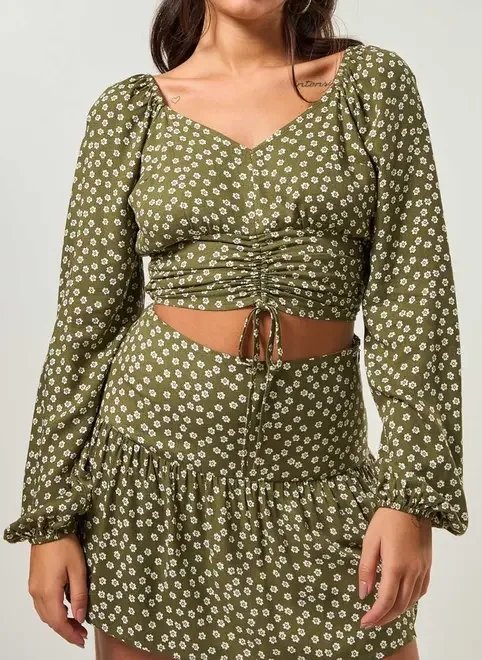 cropped manga longa verde florzinhas cropped manga longa verde florzinhas