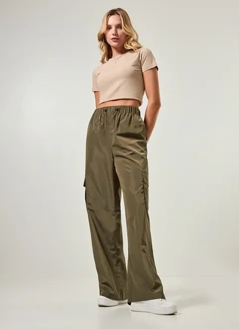 calça wide leg utilitária verde militar calça wide leg utilitária verde militar