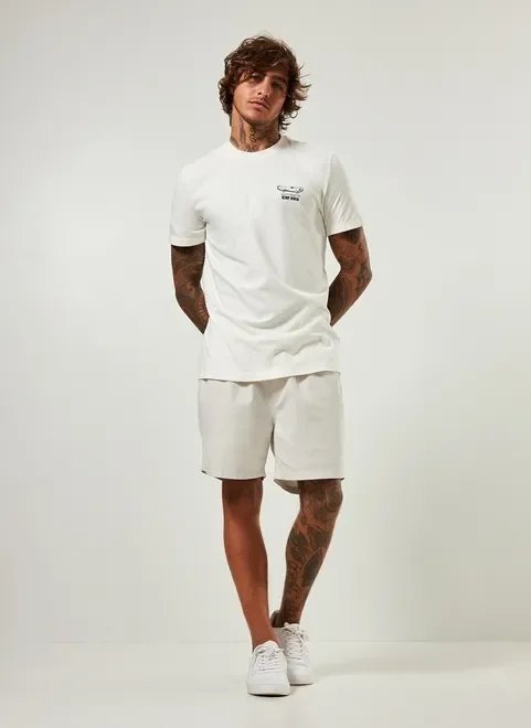 camiseta com estampa skate nas costas camiseta com estampa skate nas costas