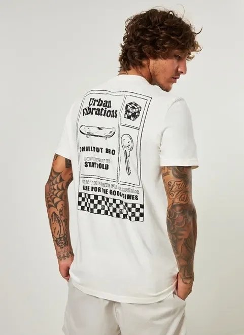 camiseta com estampa skate nas costas camiseta com estampa skate nas costas