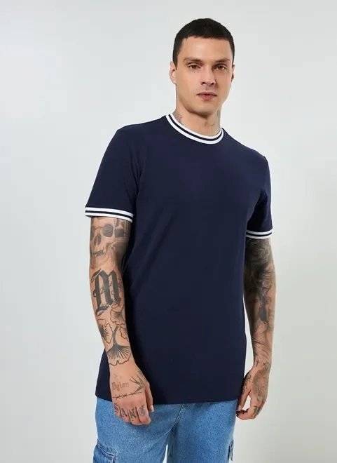 camiseta malha piquet detalhes na gola e manga camiseta malha piquet detalhes na gola e manga