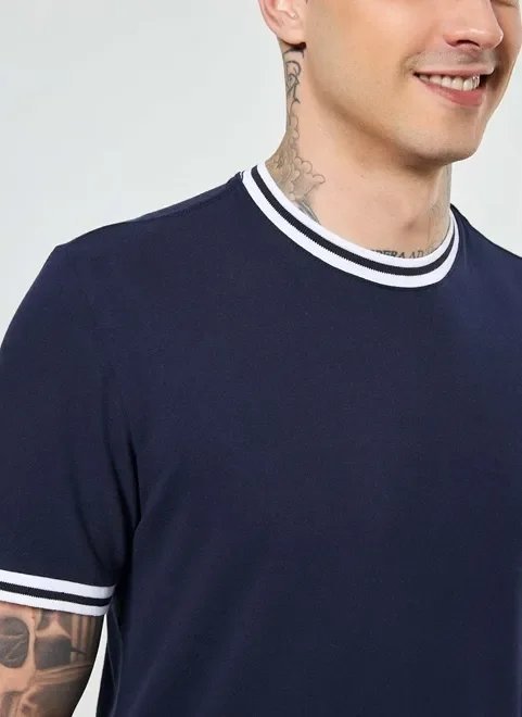 camiseta malha piquet detalhes na gola e manga camiseta malha piquet detalhes na gola e manga