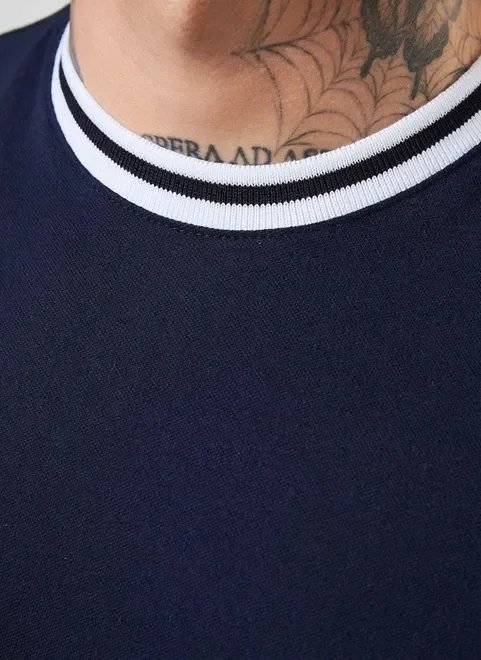 camiseta malha piquet detalhes na gola e manga camiseta malha piquet detalhes na gola e manga