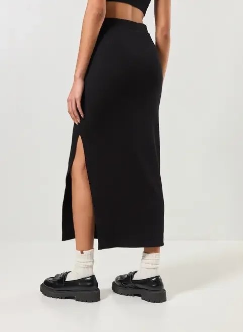 saia midi em malha canelada com fenda saia midi em malha canelada com fenda