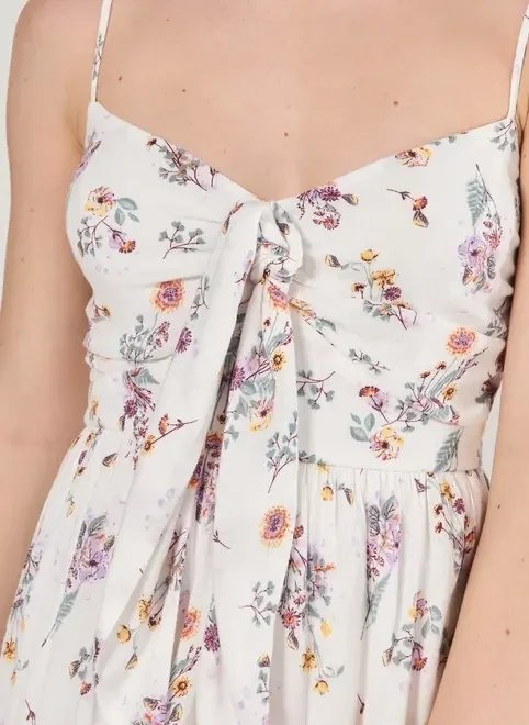 vestido romântico off-white com flores vestido romântico off-white com flores