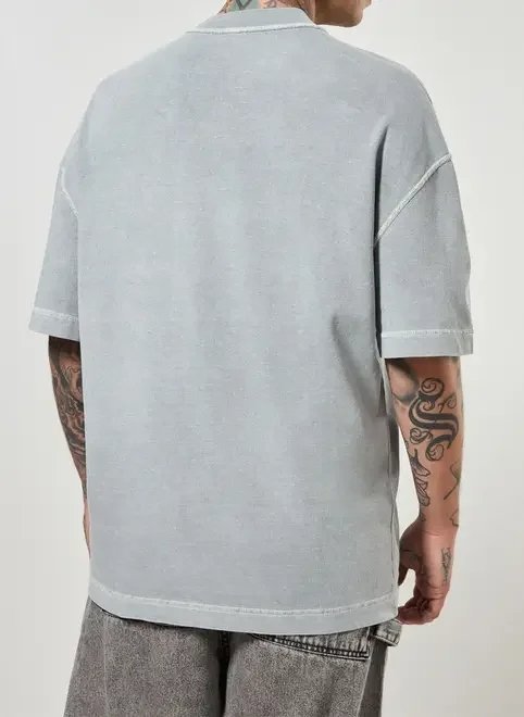 camiseta oversized estonada cinza racing camiseta oversized estonada cinza racing