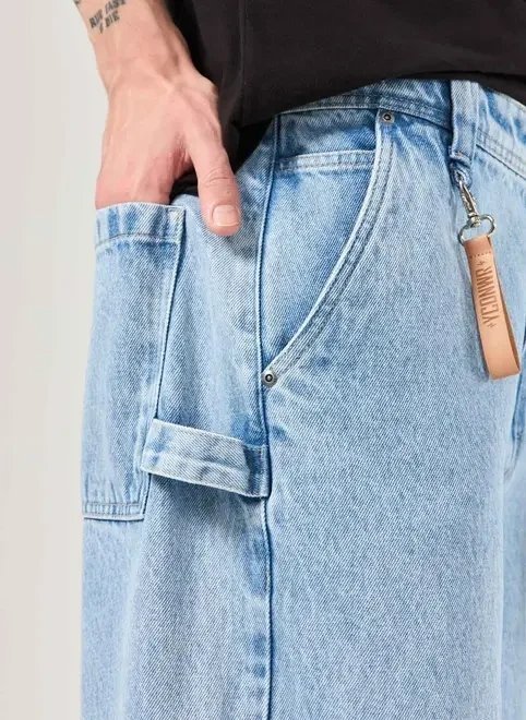 calça baggy jeans com chaveiro calça baggy jeans com chaveiro