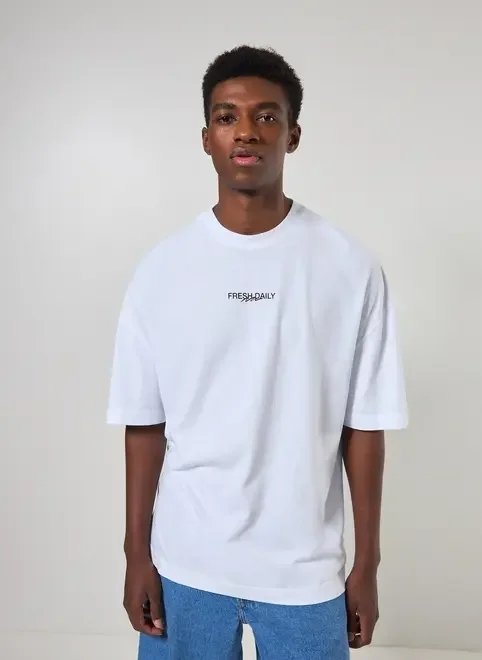 camiseta oversized malhão branca tomatos camiseta oversized malhão branca tomatos