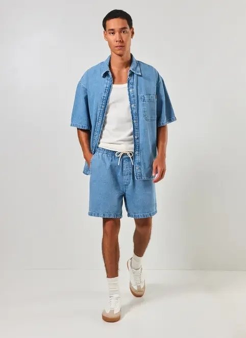 bermuda jeans com elástico e cadarço bermuda jeans com elástico e cadarço