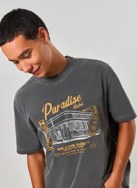 camiseta preta estonada box hotel camiseta preta estonada box hotel