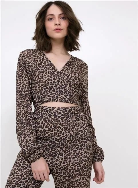 blusa cropped manga longa estampa oncinha blusa cropped manga longa estampa oncinha